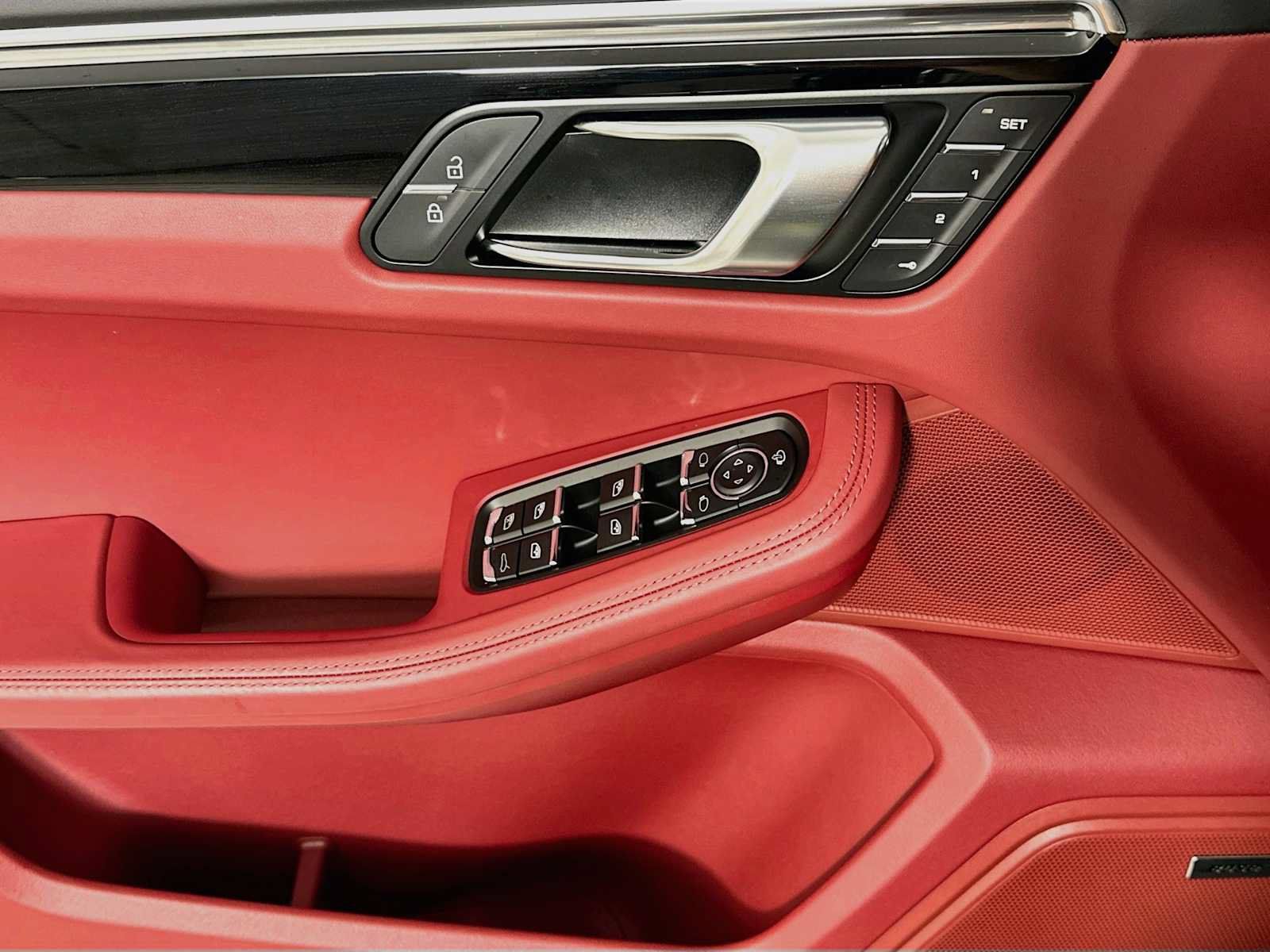 Certified 2026 Porsche Macan AWD/4WD image 11