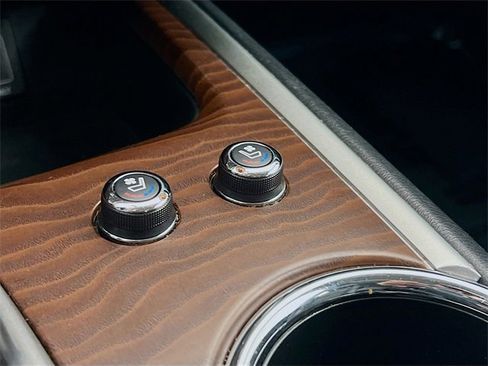 Used 2020 Nissan Pathfinder Platinum image 15