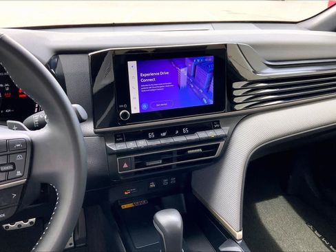 Used 2025 Toyota Camry SE FWD image 6