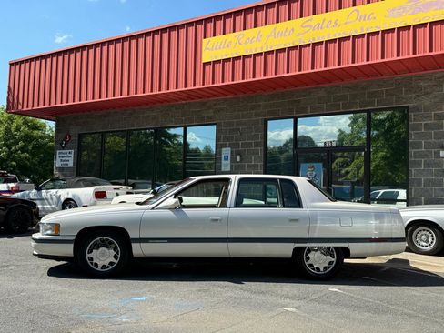 Used 1995 Cadillac De Ville Concours FWD image 2
