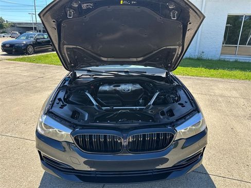 Used 2019 BMW 530i xDrive w/ Convenience Package AWD/4WD image 11