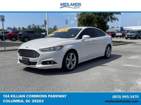 Used 2016 Ford Fusion SE w/ Equipment Group 201A FWD image 3