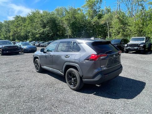 Used 2021 Toyota RAV4 XLE AWD/4WD image 8