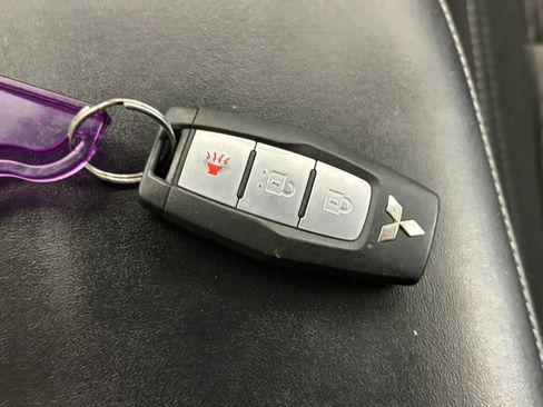 Used 2024 Mitsubishi Outlander ES AWD/4WD image 47
