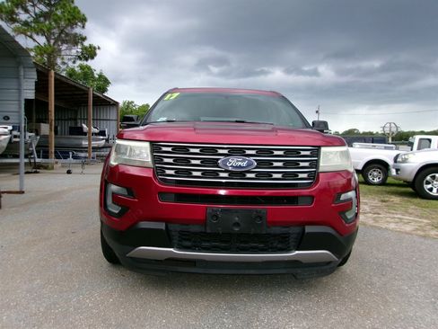 Used 2017 Ford Explorer XLT AWD/4WD image 4