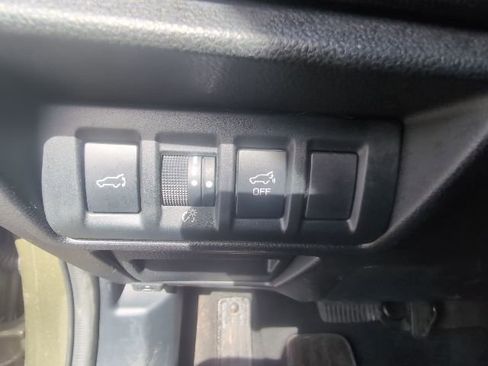 Used 2025 Subaru Outback Premium image 17