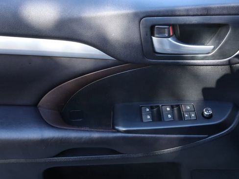 Used 2016 Toyota Highlander XLE image 27