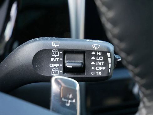 Used 2023 Porsche Macan Turbo image 17