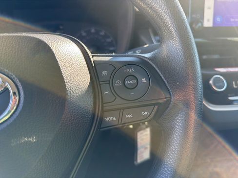 Used 2025 Toyota Corolla LE image 12