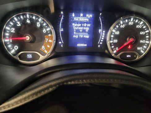 Used 2020 Jeep Renegade Latitude FWD image 23