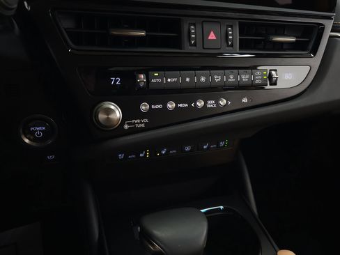 Certified 2025 Lexus ES 300h w/ Luxury Package image 31