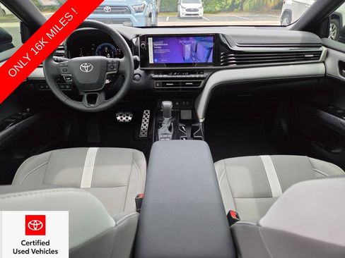 Used 2025 Toyota Camry SE FWD image 5