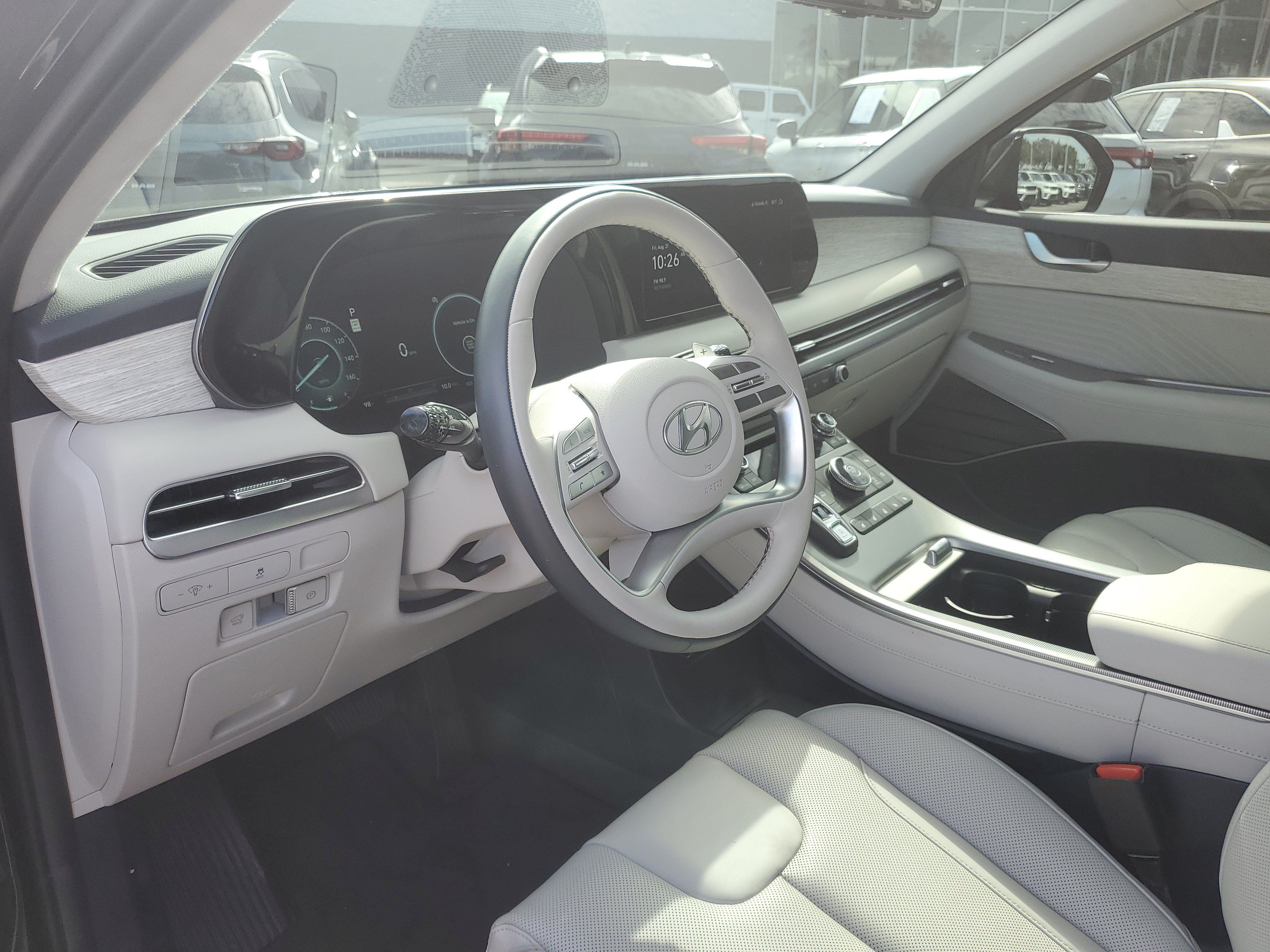 Used 2025 Hyundai Palisade Calligraphy FWD image 13