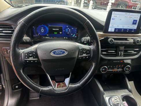 Used 2020 Ford Escape Titanium w/ Titanium Premium Package 2.0 AWD/4WD image 14