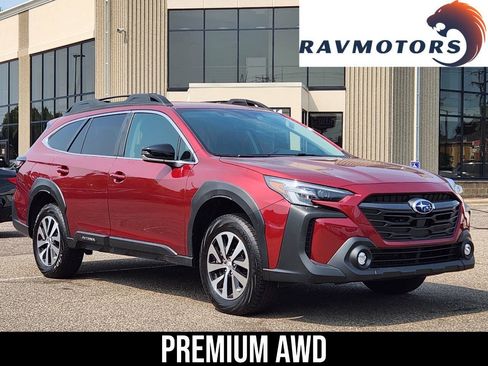 Used 2025 Subaru Outback Premium AWD/4WD image 1