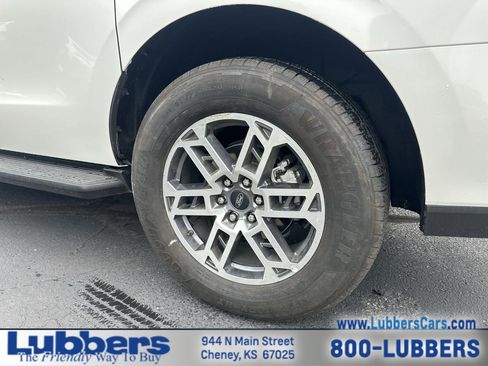 Used 2025 Ford Expedition Max Active RWD image 10