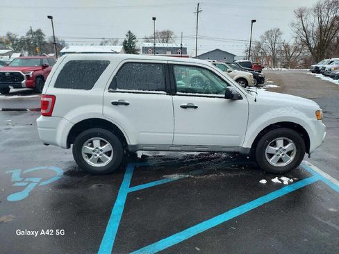 Used 2009 Ford Escape XLS AWD/4WD image 3