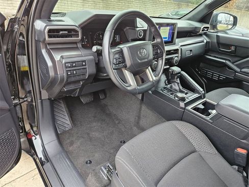 Used 2025 Toyota 4Runner SR5 image 13