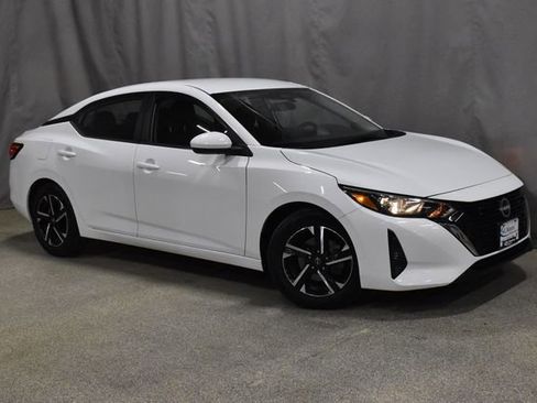 Used 2024 Nissan Sentra SV image 3