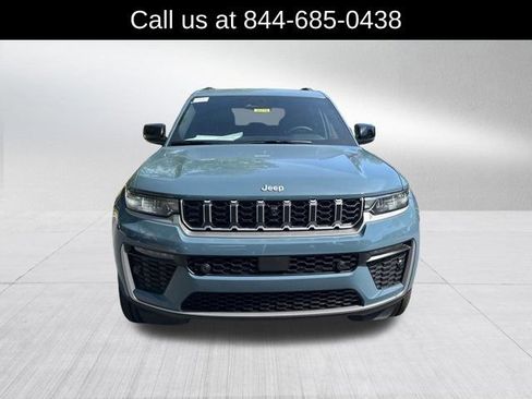 New 2026 Jeep Grand Cherokee Limited w/ Luxury Tech Group II RWD image 2
