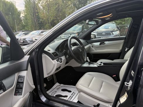 Used 2010 Mercedes-Benz C 300 4MATIC Sedan image 9