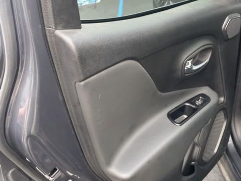 Used 2022 Jeep Renegade Limited w/ Sun, Sound & Wheels Group image 9