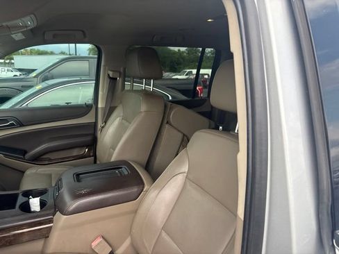 Used 2019 Chevrolet Suburban LT RWD image 8