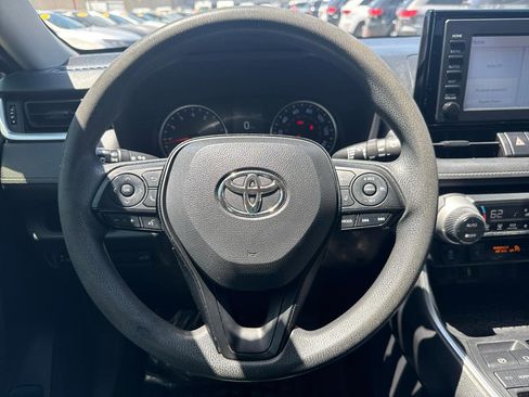 Used 2019 Toyota RAV4 XLE w/ Convenience Package FWD image 18