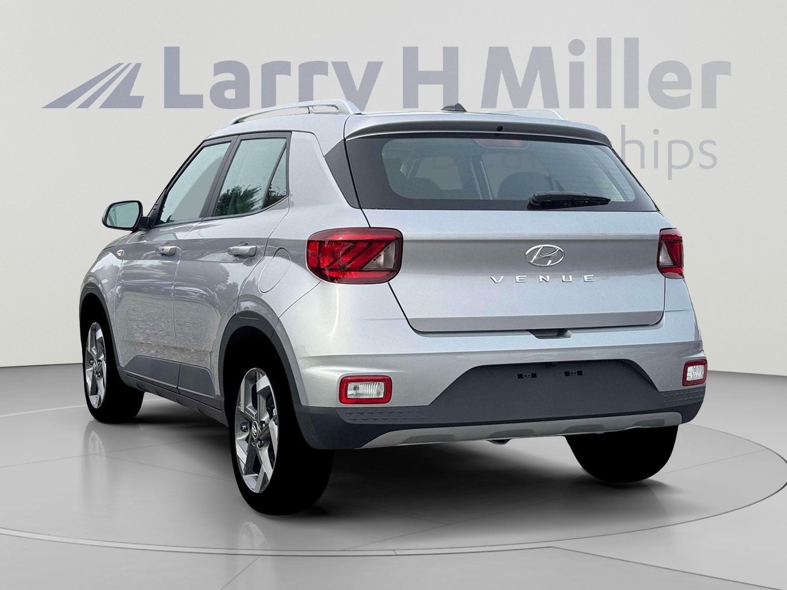 Used 2026 Hyundai Venue SEL FWD image 5