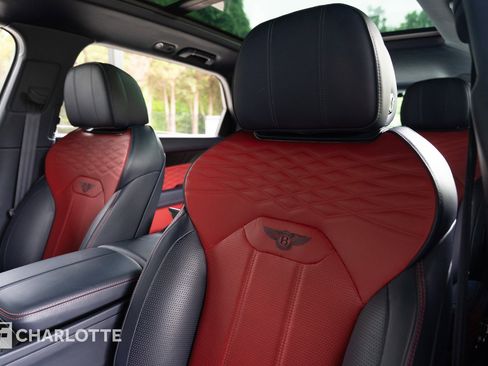 Used 2023 Bentley Bentayga Extended Wheelbase image 21