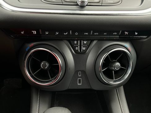 Used 2025 Chevrolet Blazer LT image 25