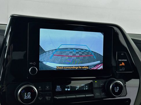 Used 2023 Toyota Highlander L FWD image 16