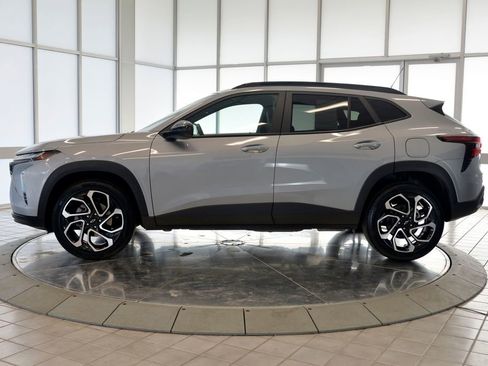 Used 2024 Chevrolet Trax RS w/ Driver Confidence Package image 5