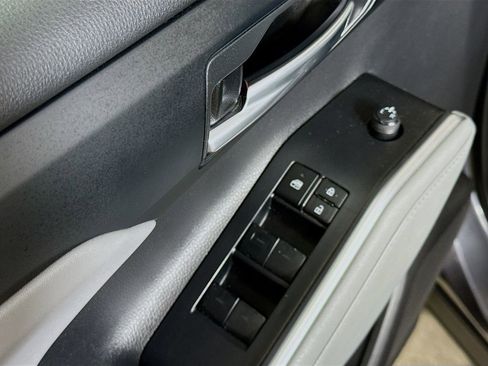 Certified 2023 Toyota Highlander XLE image 16