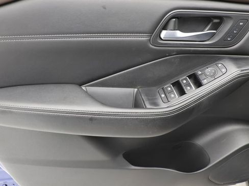 Used 2023 Nissan Rogue SL w/ SL Premium Package image 15