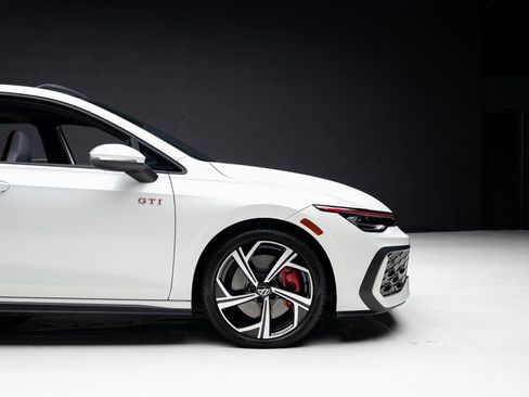 Used 2025 Volkswagen GTI SE image 38