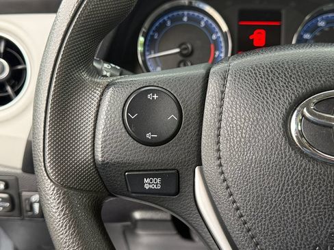 Used 2018 Toyota Corolla LE FWD image 20
