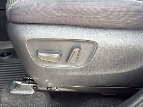 Used 2023 Toyota Highlander LE image 10