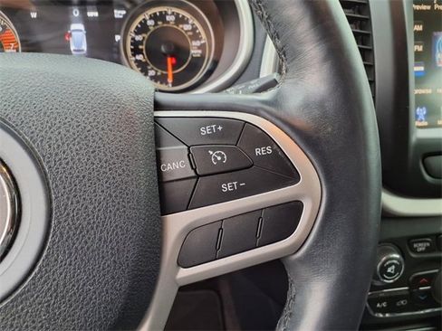 Used 2017 Jeep Cherokee Limited image 17