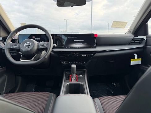 New 2026 Nissan Kicks SR w/ Cold Weather Package FWD image 18