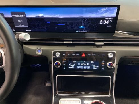 Used 2025 Genesis GV80 2.5T Standard image 12