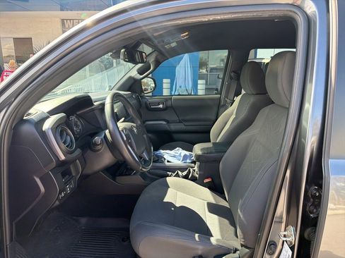 Used 2019 Toyota Tacoma TRD Off-Road w/ Technology Package image 20