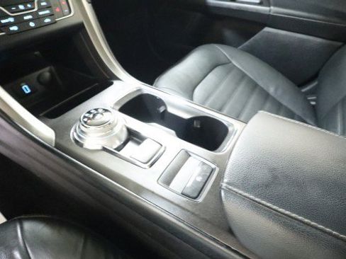 Used 2018 Ford Fusion SE w/ Fusion SE Technology Package FWD image 17