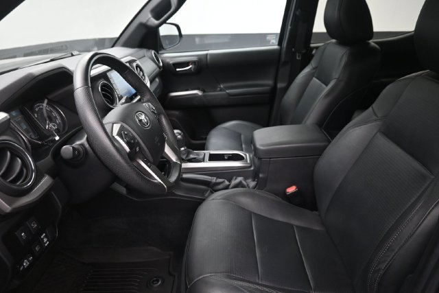 Used 2022 Toyota Tacoma Limited AWD/4WD image 16