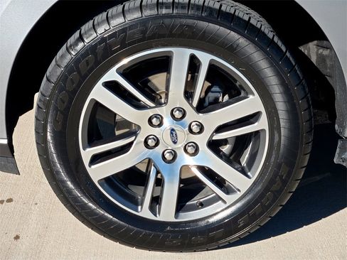 Used 2023 Ford Expedition Limited image 9