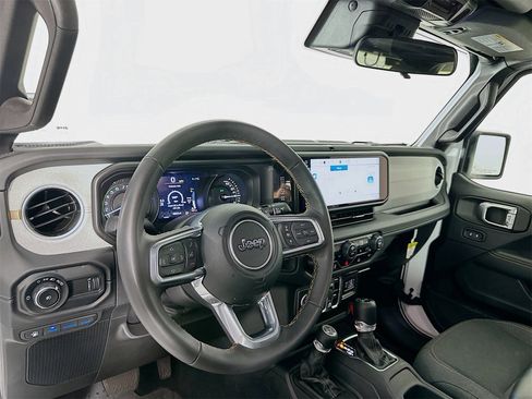 Used 2024 Jeep Wrangler Unlimited Sahara image 7