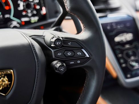 Used 2025 Lamborghini Revuelto AWD/4WD image 60
