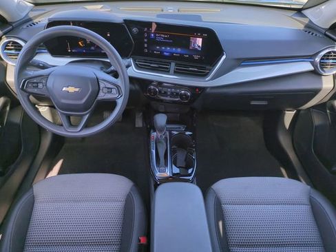 Certified 2025 Chevrolet Trax LT FWD image 15