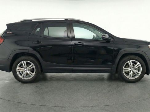 Used 2024 GMC Terrain SLE image 11