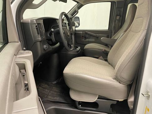 Used 2025 GMC Savana 3500 LT w/ LT Preferred Equipment Group RWD image 12